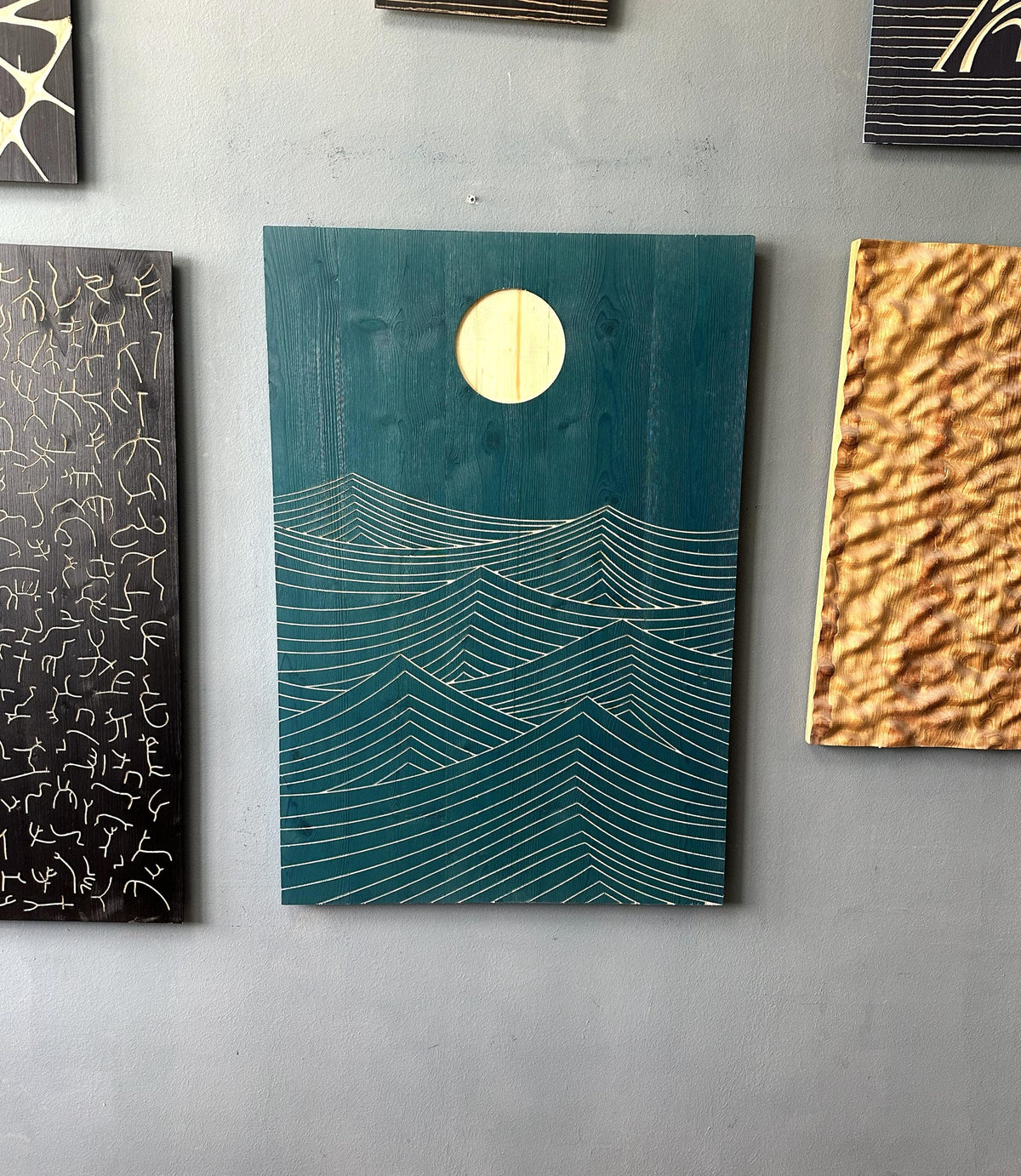 Minimalist Ocean Line Art Wood Wall Decor – CNC Carved Natural Wood Panel with Moon Design – Modern Coastal Wall Art